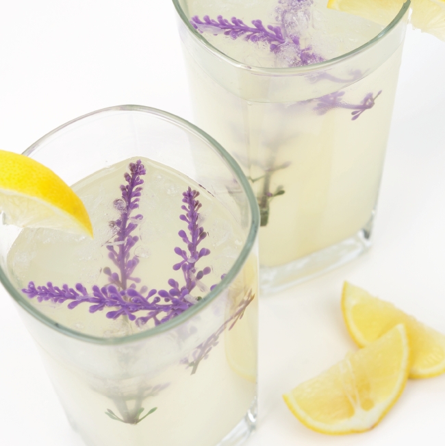 Healthy honey lavender lemonade with lavender sprigs and lemon slices