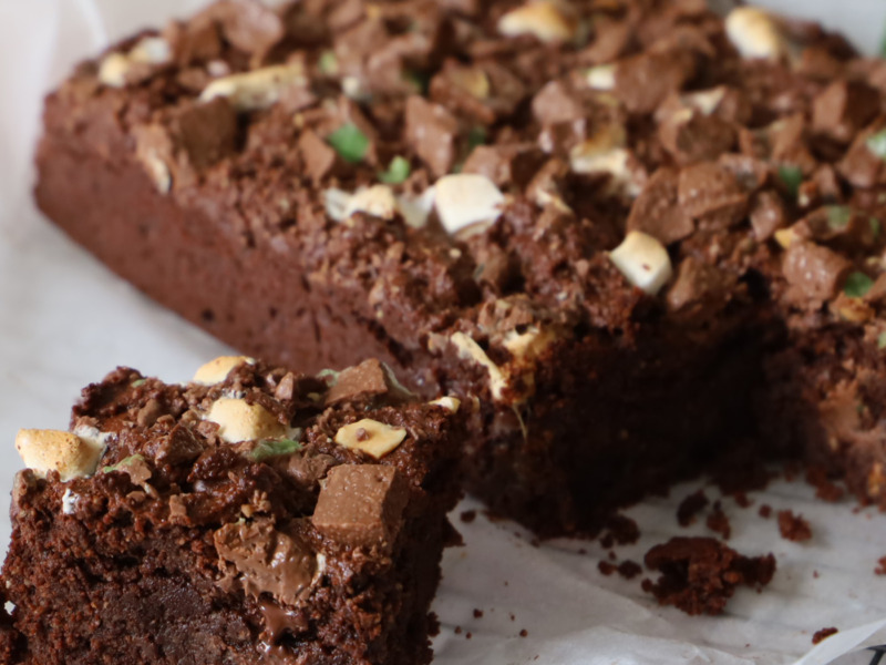 Chocolate Peppermint Cookie Bars with Peppermint Essential Oil