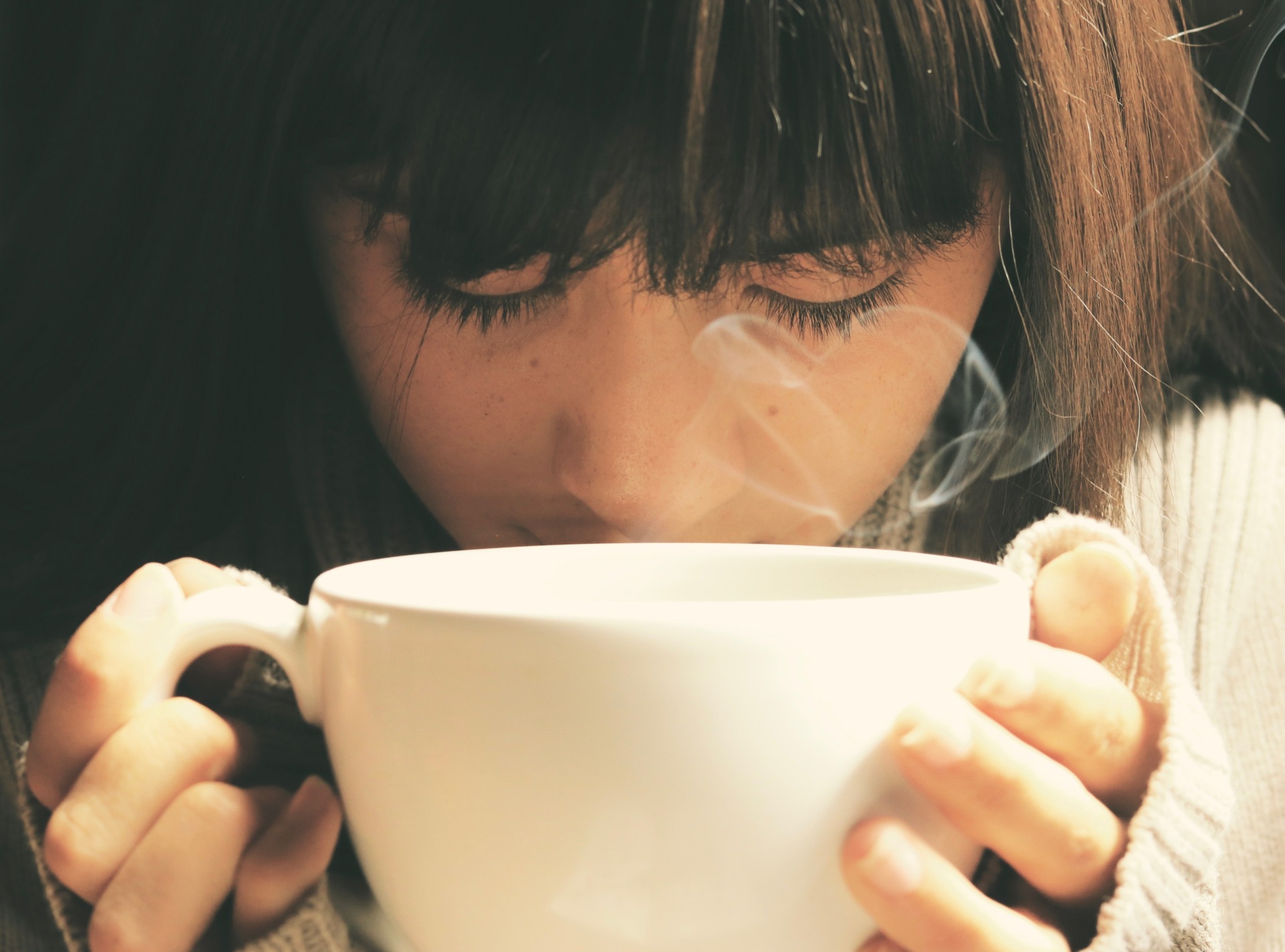 pexels-pixabay-460257 Woman drinking hot tea