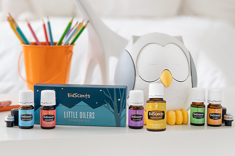 Gama completa de aceites KidScents® con el difusor Feather the Owl y lápices de colores