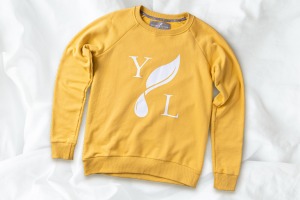 Sudadera Young Living en amarillo mostaza