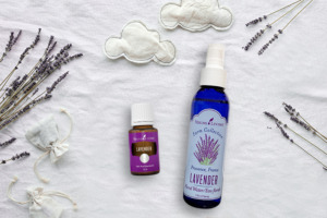 Lavender Floral Water und ätherisches Lavendel Öl mit Lavendelzweig