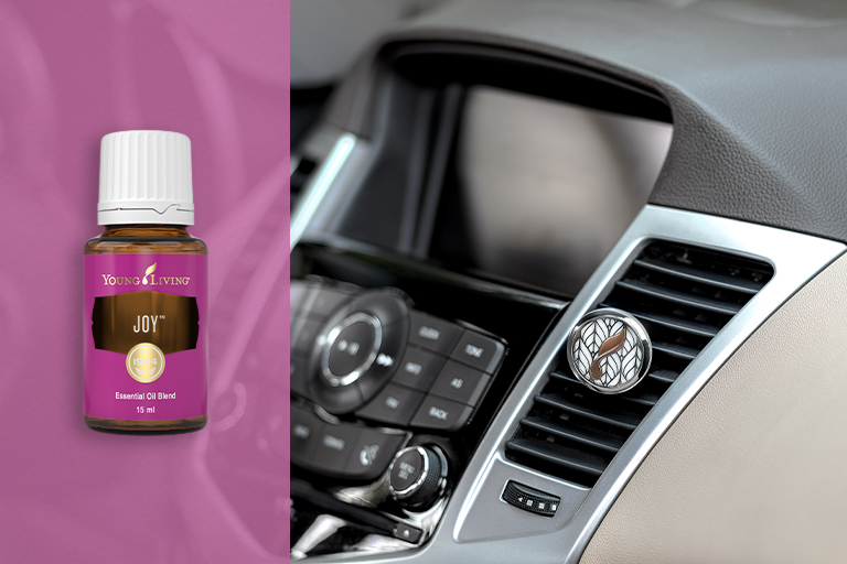 Aceite esencial Joy con Car Vent Diffuser en el interior de un coche