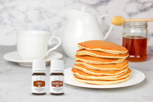 Image de pancakes empilées avec Ginger+ et Cinnamon Bark+.