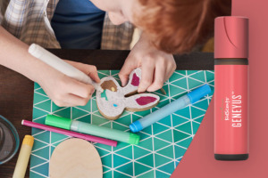 Kind beim Bemalen von einem Osterhasen aus Salzteig und KidScents® GeneYus Roll-On für Kinder von Young Living