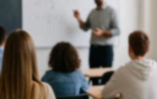 【コンプラ知恵袋】学生および20歳未満の方が登録できない理由について｜Compliance（コンプライアンス）