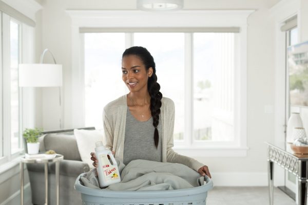 A woman is doing the laundry with Thieves laundry line