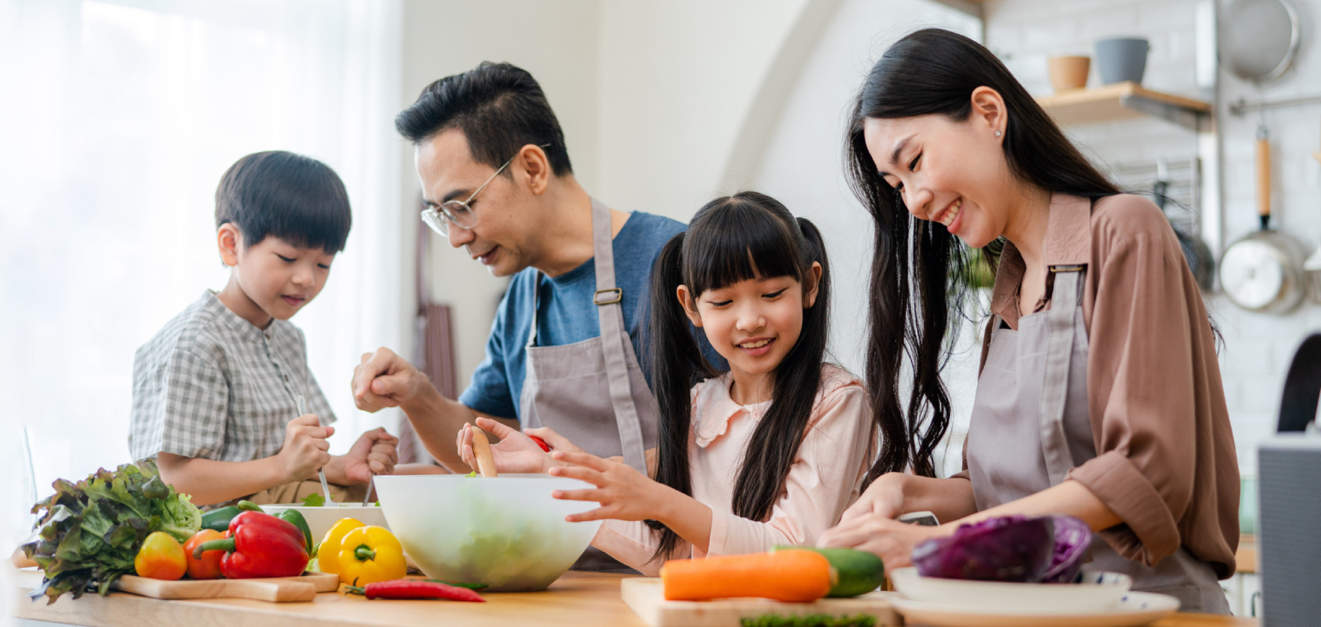 Blog_PowerYourImmuneSystem_Slider_US How To Manage Immune System Nutrition | Young Living Blog