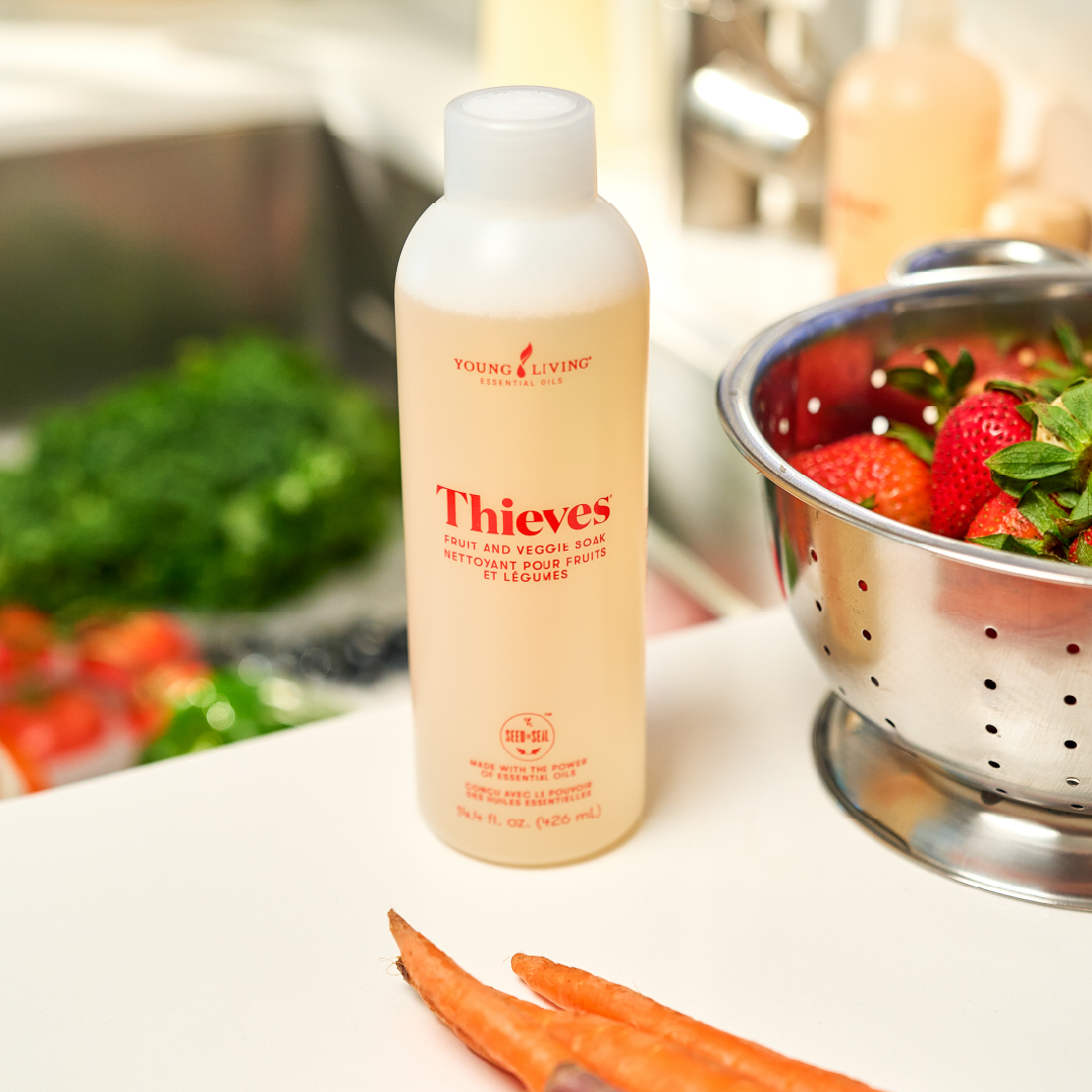 2025-Rebrand-Thieves-Fruit-&-Veggie-Soak_Beauty-2_USCA_1080x1080_JPEG